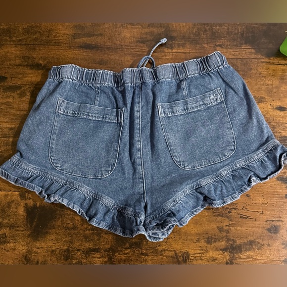 American Eagle | Denim Ruffle Short - Picture 2 of 4